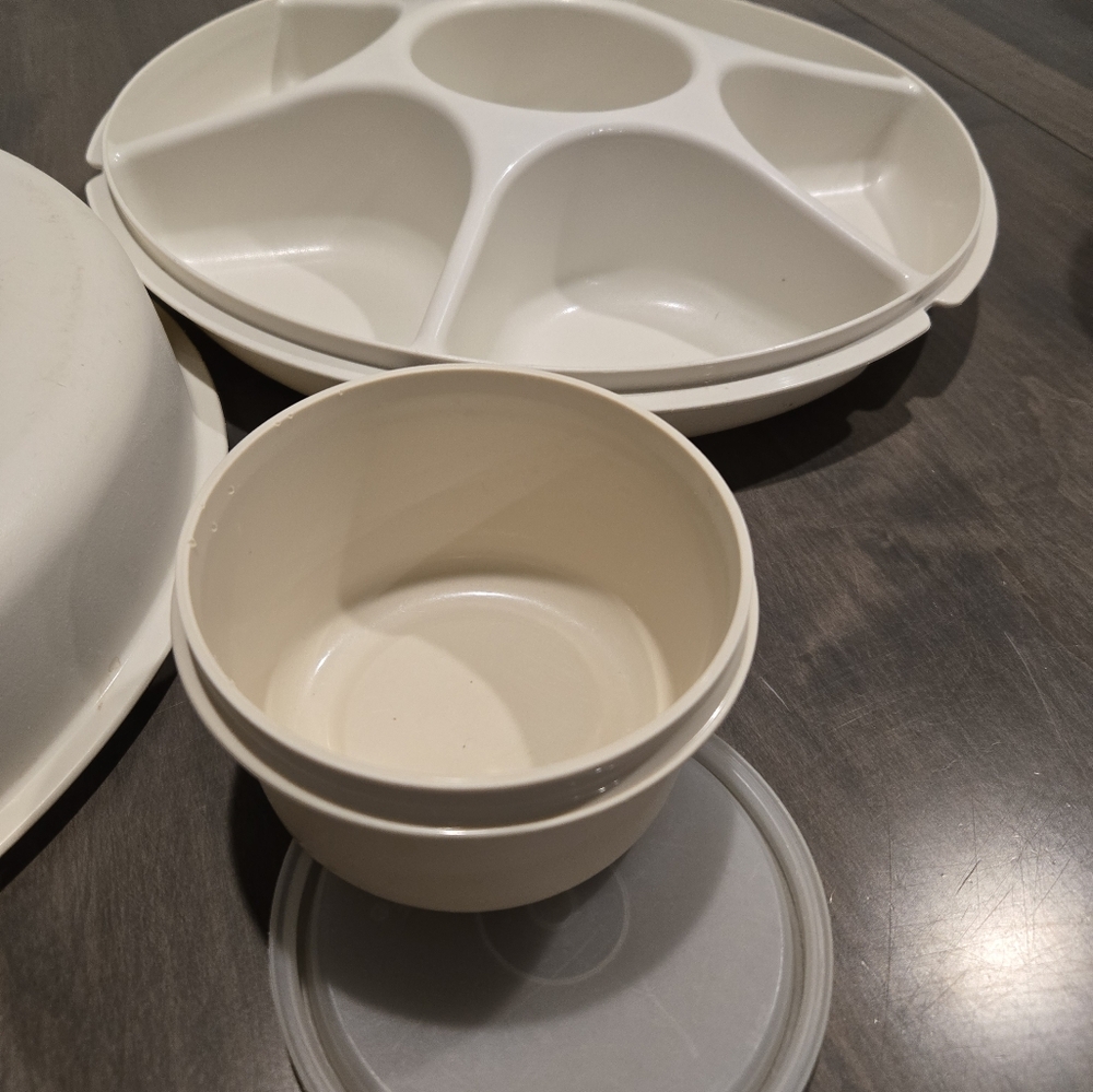 Tupperware Vintage vegetable and dip container with lid.